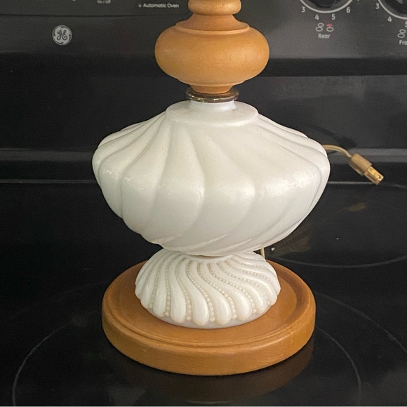 Vintage Milk Glass Table Lamp - Picture 2 of 6